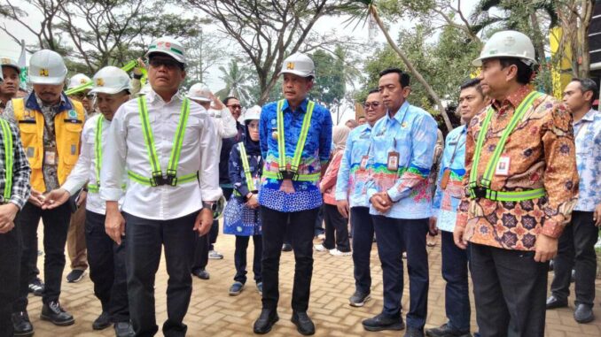 WhatsApp Image 2025-06-20 at 17.59.35 Walikota Malang, Wahyu Hidayat mendampingi Kepala Staf Kepresidenan Tinjau Program Sekolah Rakyat dan SPPG, Jumat 20 Juni 2025.