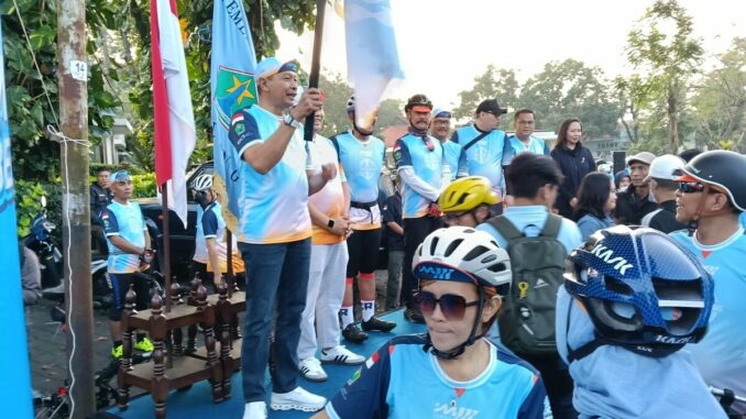 WhatsApp Image 2025-06-21 at 08.36.36 Wali Kota Malang, Wahyu Hidayat Lepas Ratusan Peserta Sepeda Lipat M 111 2025, Sabtu 21 Juni 2025.