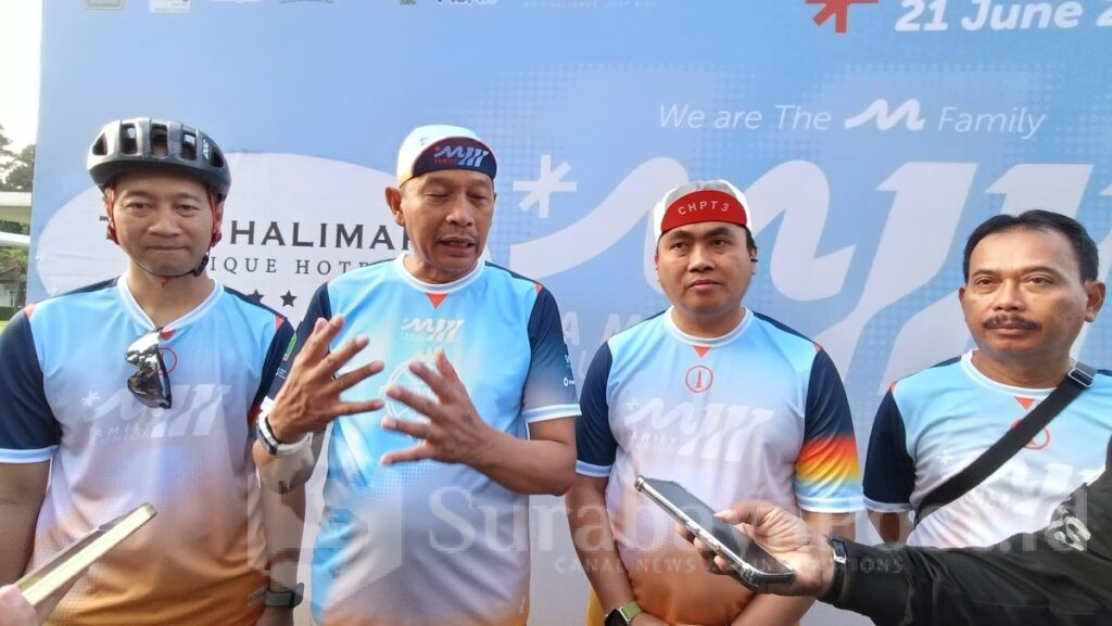Walikota Wahyu Hidayat memberikan keterangan kepada wartawan