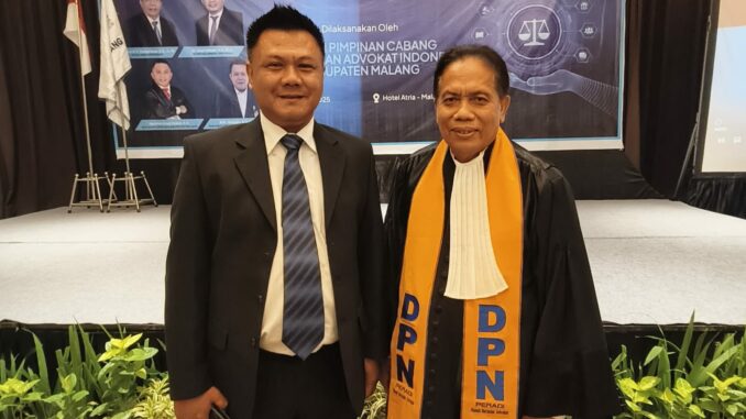 WhatsApp Image 2025-06-21 at 22.34.51 Suliono SH, M.Kn calon Ketua DPC Peradi RBA Kabupaten Malang pada suatu acara bersama Ketua Umum DPN Peradi, Luhut M.P Pangaribuan, S.H., LL.M. (ist).