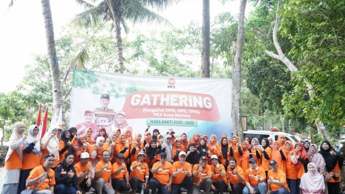 WhatsApp Image 2025-06-23 at 14.35.53 DPD PKS Kota Malang menggelar Gathering Pengurus DPD, DPC dan DPRa di Pantai Kondang Merak, Kabupaten Malang, Jawa Timur, Minggu 22 Juni 2025. (istimewa).
