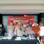 Kapolresta Malang Kota, Kombes Pol Nanang Haryono menggelar konferensi pers hasil ungkap pelaku pembunuhan di losmen Windu Kentjono, Senin (23/06/2025).