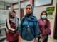 Ketua DPW SBMI Jawa Timur, Endang Yulianingsih dan Dina mendampingi saksi korban Hanifah di PN Malang, Senin (23/6/2025).