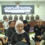 Ketua DPRD Kota Malang, Amithya Ratnanggani Sirraduhita memberikan keterangan kepada wartawan usai paripurna