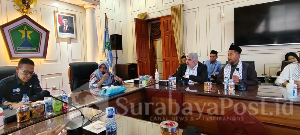 Walikota Malang, Wahyu Hidayat saat menerima kunjungan delegasi Palestina yang dipimpin oleh Syaikh Dr. Ahed Al Atta, Kamis (26/06/2025).