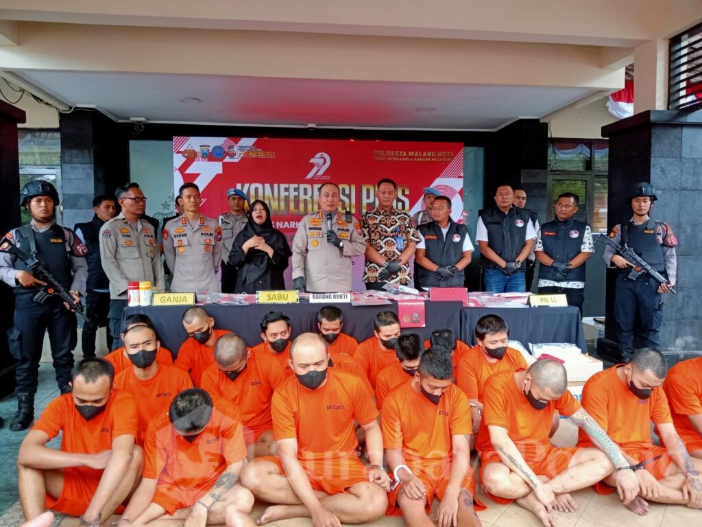 Kapolresta Malang Kota, Kombes Pol Nanang Haryono saat merilis hasil ungkap peredaran narkoba, Kamis (26/06/2025).