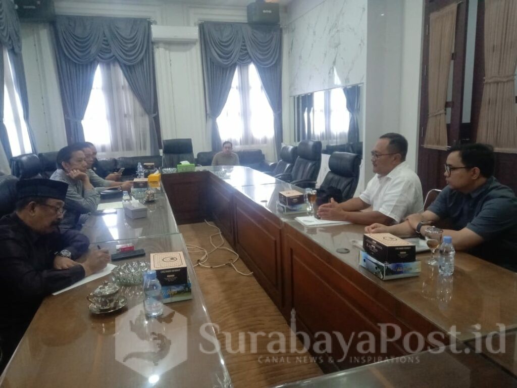 Komisi C DPRD Kota Malang audiensi untuk menerima keluhan paguyuban Perum Sigura Gura Residence Malang yang mengungkap jeritan warga pada Kamis 26 Juni 2025. (ist).