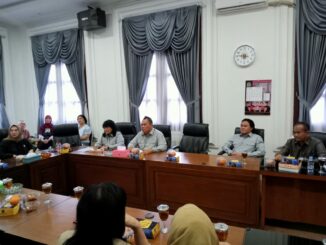 Komisi A DPRD Kota Malang, menerima audiensi dari para korban penipuan apartemen MCP pada Kamis (26/6/2025).