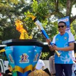 Wali Kota Malang, Wahyu Hidayat membawa api obor Porprov IX Jatim, Jumat 27 Juni 2025. (ist).