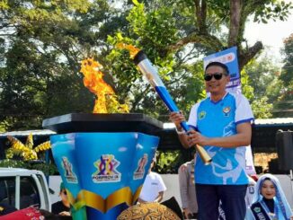 Wali Kota Malang, Wahyu Hidayat membawa api obor Porprov IX Jatim, Jumat 27 Juni 2025. (ist).