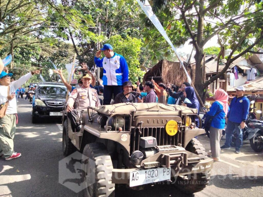 Jajaran Forkopimcam Lowokwaru tampak turut dalam kirab obor Porprov IX Jatim