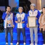 Piagam dari MURi diterima Walikota Malang, Dr. Ir. Wahyu Hidayat, MM, didampingi oleh Wakil Walikota Ali Muthohirin dan Direktur Utama Perumda Tugu Tirta, Priyo Sudibyo. (ist).