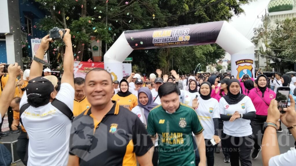Ratusan peserta jalan sehat yang digelar Polresta Malang Kota