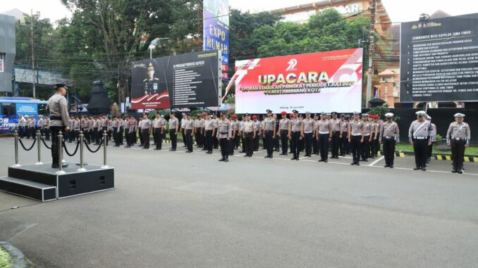 WhatsApp Image 2025-06-30 at 14.58.22 Kapolresta Malang Kota Berikan Kenaikan Pangkat kepada 54 Personel Jelang Hari Bhayangkara ke-79, Seni 30 Juni 2025. (ist).