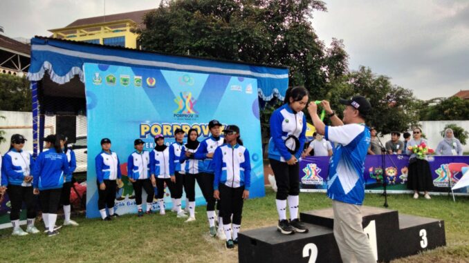 Berjuang dengan Semangat, Tim Baseball Putra dan Putri Kota Malang Raih Medali Perak Porprov IX Jatim, Selasa (1/7/2025).