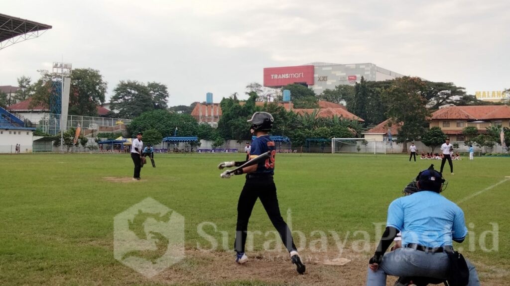 Aksi tim Baseball putra Kota Malang di final melawan tim Surabaya