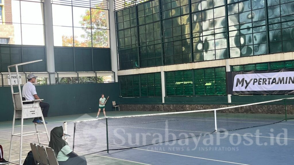 Permainan cantik dan menakjubkan ditunjukkan atlet Tenis beregu putri Kota Malang dan membuahkan medali emas