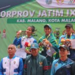 Jingga, atlet muda Kota Malang Peraih medali perunggu saat naik podium, Kamis (3/7/2025).