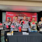 Kapolresta Malang Kota, Kombes Pol Nanang Haryono saat merilis hasil ungkap kasus penganiayaan berujung maut, Jumat (4/7/2025).
