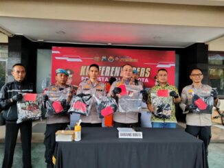 Kapolresta Malang Kota, Kombes Pol Nanang Haryono saat merilis hasil ungkap kasus penganiayaan berujung maut, Jumat (4/7/2025).