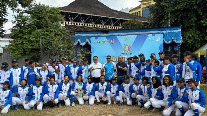 WhatsApp Image 2025-07-05 at 18.32.31 LAGA PENUTUP: Softball Kota Malang Raih 2 Medali Perak di Porprov IX Jatim 2025, Wali Kota Wahyu Hidayat Sangat Mengapresiasi, Sabtu (5/7/2025).