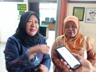 Perwakilan SBMI Pusat, Dina Nuryati saat ditemui awak media di PN Kota Malang, Senin (7/7/2025).