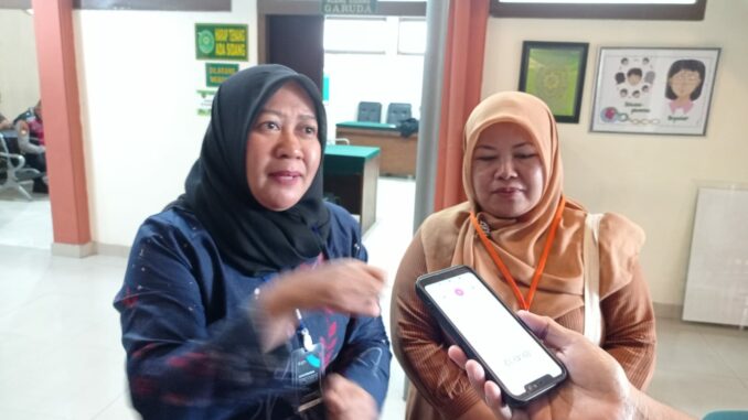 WhatsApp Image 2025-07-07 at 15.36.43 Perwakilan SBMI Pusat, Dina Nuryati saat ditemui awak media di PN Kota Malang, Senin (7/7/2025).