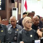 Ketua DPRD Kota Malang, Amithya Ratnanggani Sirraduhita saat memberikan keterangan kepada wartawan