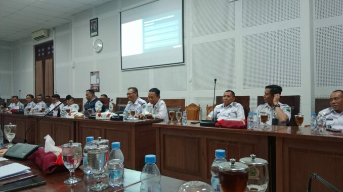 WhatsApp Image 2025-07-08 at 14.51.17 DPRD saat hearing bersama lurah dan camat se- Kota Malang terkait koperasi Merah Putih. (ist).