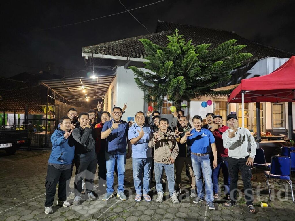 Kalapas Kelas 1 Malang, Teguh Pamuji dan Kepala BNN Kota Malang bersama awak media, Senin malam, 7 Juli 2025.