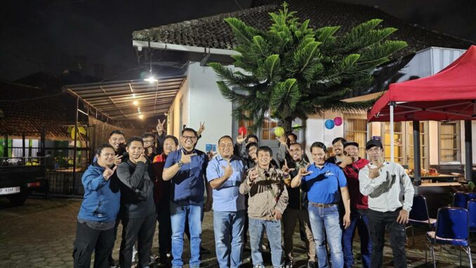 WhatsApp Image 2025-07-08 at 15.16.32 Kalapas Kelas 1 Malang, Teguh Pamuji dan Kepala BNN Kota Malang bersama awak media, Senin malam, 7 Juli 2025.