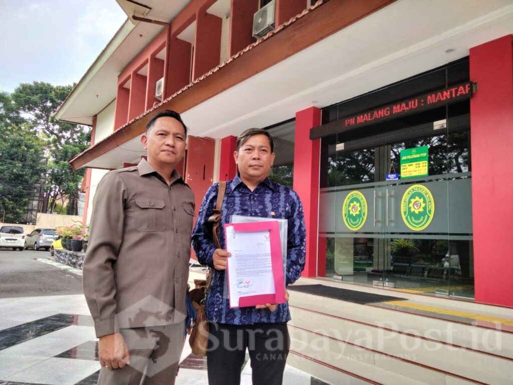 Kuasa hukum Ronny, Yiyesta Ndaru Abadi (kiri).