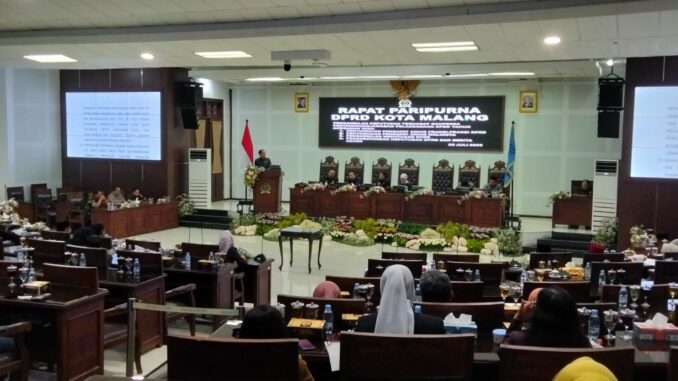 WhatsApp Image 2025-07-08 at 20.32.50 PARIPURNA: DPRD Kota Malang Setujui Ranperda Pertanggungjawaban Pelaksanaan APBD 2024, Selasa (8/7/2025).