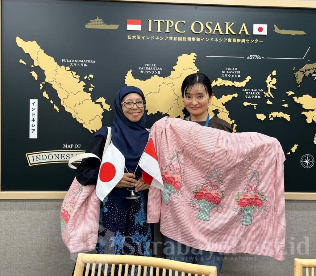 Srie Dewi Wirautami, Direktur Kreatif sekaligus founder ZAMA (kiri) mewakili Kota Malang dikancah internasional