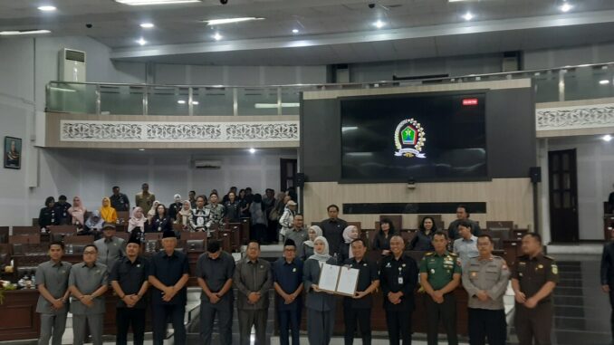 WhatsApp Image 2025-07-10 at 19.59.40 PARIPURNA: RPJMD Kota Malang 2025-2029 Disahkan, DPRD Berharap Pembangunan Lebih Produktif, Kamis 10 Juli 2025.