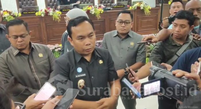 Wakil Wali Kota Malang, Ali Muthohirin memberikan keterangan usai paripurna