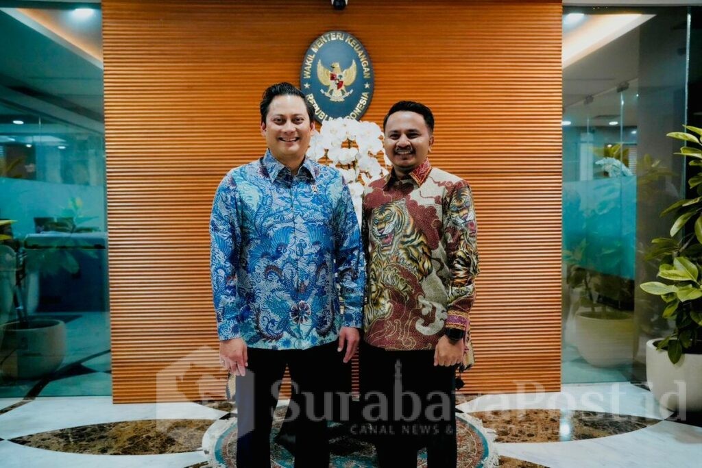 Ketua Bidang Energi IKA ISMEI Fahmi Ismail (kanan).