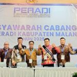 Achmad Hussairi (tiga dari kanan) Pimpin DPC Peradi Kabupaten Malang Periode 2025-2029, Sabtu 12 Juli 2025.