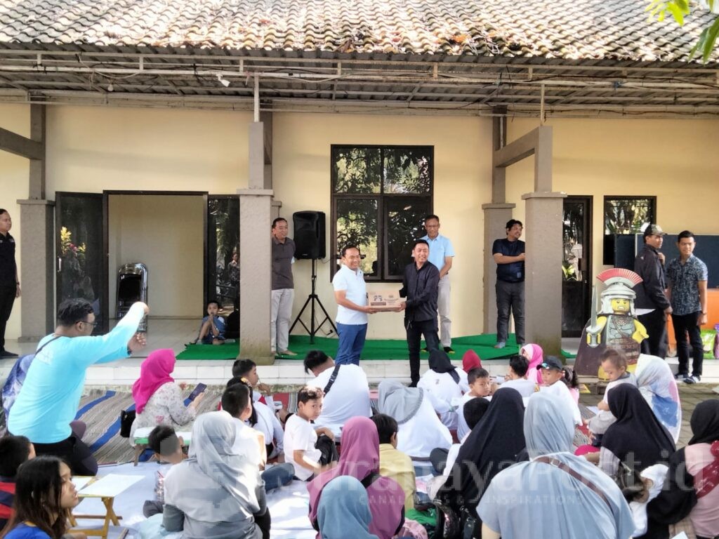 Wakil Wali Kota Malang, saat Ali Muthohirin menghadiri kegiatan edukasi bagi anak-anak penyandang disabilitas di Kecamatan Kedungkandang pada Minggu (13/7/2025).
