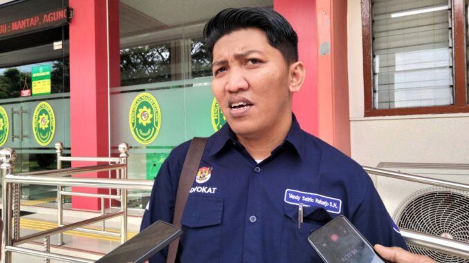 WhatsApp Image 2025-07-15 at 19.12.22 Vandy Satrio Raharjo, kuasa hukum tergugat saat ditemui awak media di PN Malang, Selasa (15/7/2025).
