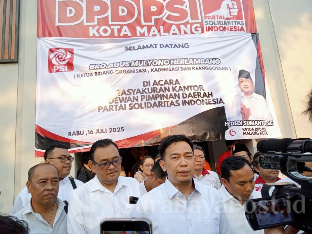 Agus Mulyono Herlambang, salah satu kandidat calon Ketua Umum PSI memberikan keterangan kepada wartawan