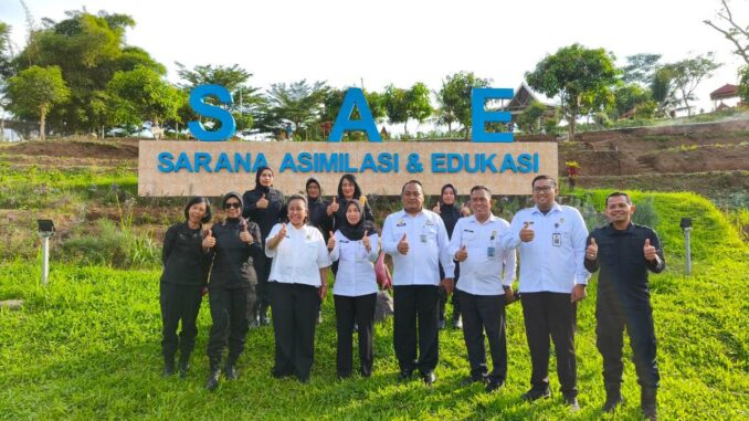 WhatsApp Image 2025-07-17 at 09.47.48 Kunjungi SAE L'SIMA, Asdep Kemenko: Jadi Contoh Keberhasilan Pembinaan Kemandirian Warga Binaan, Rabu 16 Juli 2025. (ist).