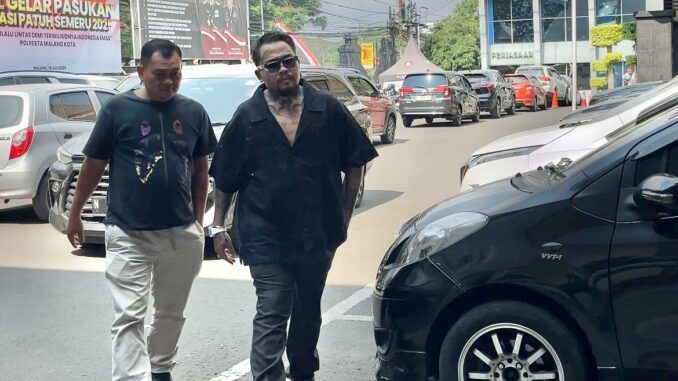 WhatsApp Image 2025-07-18 at 15.36.50 Konten kreator King Abdi memenuhi panggilan Satreskrim Polresta Malang Kota, Jumat (18/7/2025)