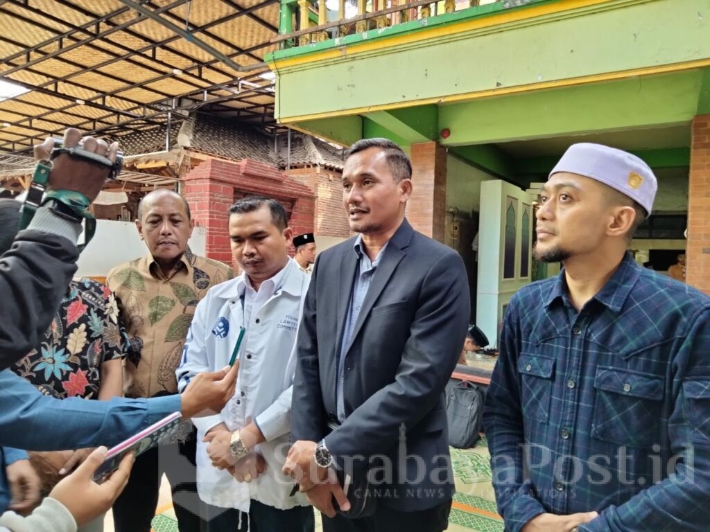 Ketua DPC Peradi Malang, Dian Aminudin memberikan keterangan kepada wartawan
