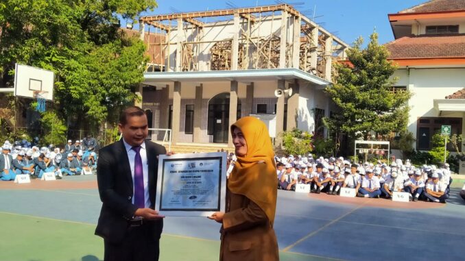 Pencegahan Dini: SMA Negeri 2 Kota Malang Gandeng Peradi untuk Edukasi Hukum bagi Siswa, Senin 21 Juli 2025.
