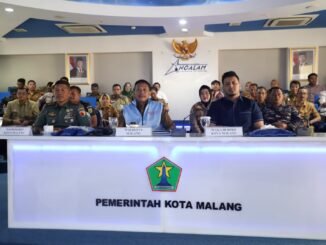 Wali Kota Malang, Dr. Ir. Wahyu Hidayat, MM, pada peluncuran kelembagaan Koperasi Desa/Kelurahan Merah Putih secara virtual di Ruang Ngalam Command Center (NCC) pada Senin, 21 Juli 2025. (Sumber Prokompim).