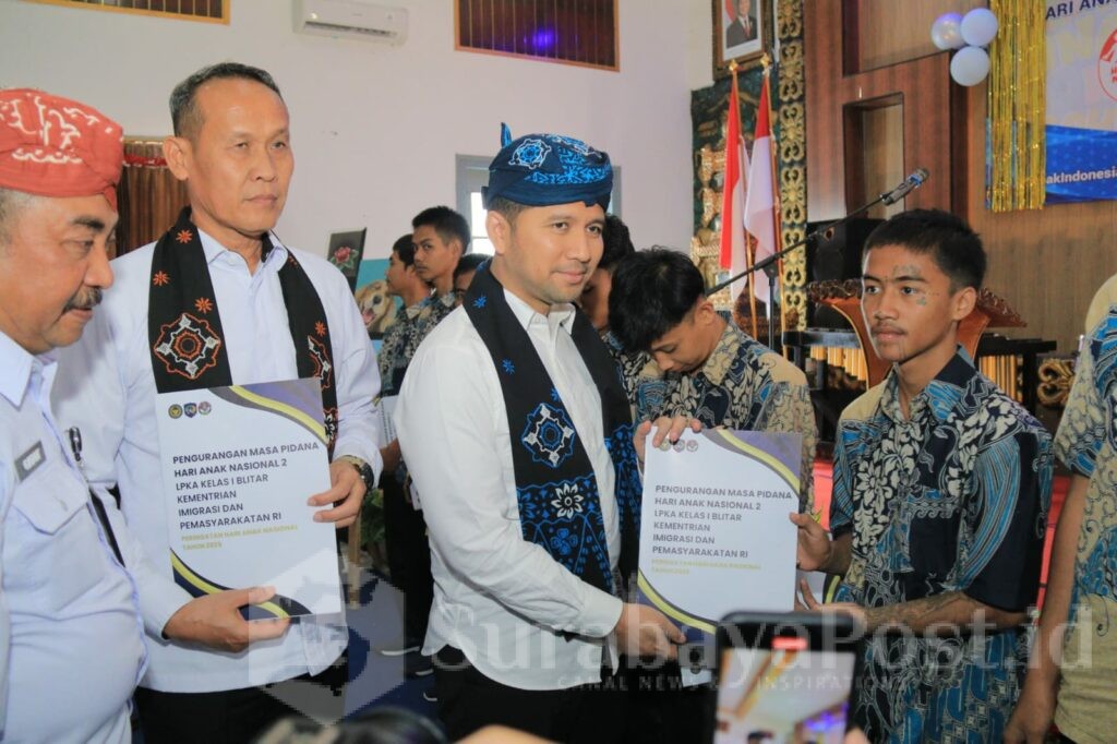 Hari Anak Nasional: Kanwil Ditjenpas Jatim dan Wagub Jatim Serahkan Hak Anak Binaan di LPKA Blitar, Rabu 23 Juli 2025. (ist).