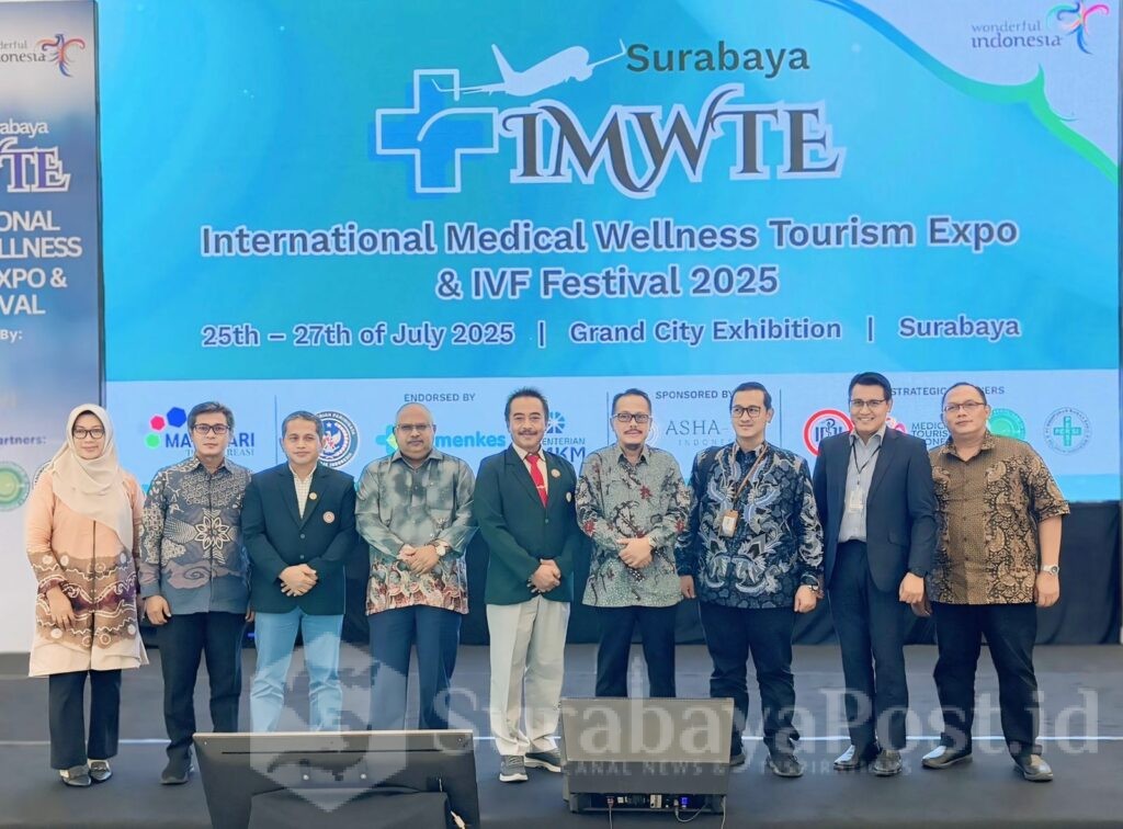 Ketua Malang Health Tourism Board, Ardantya Syahreza (dua dari kanan) pose bersama