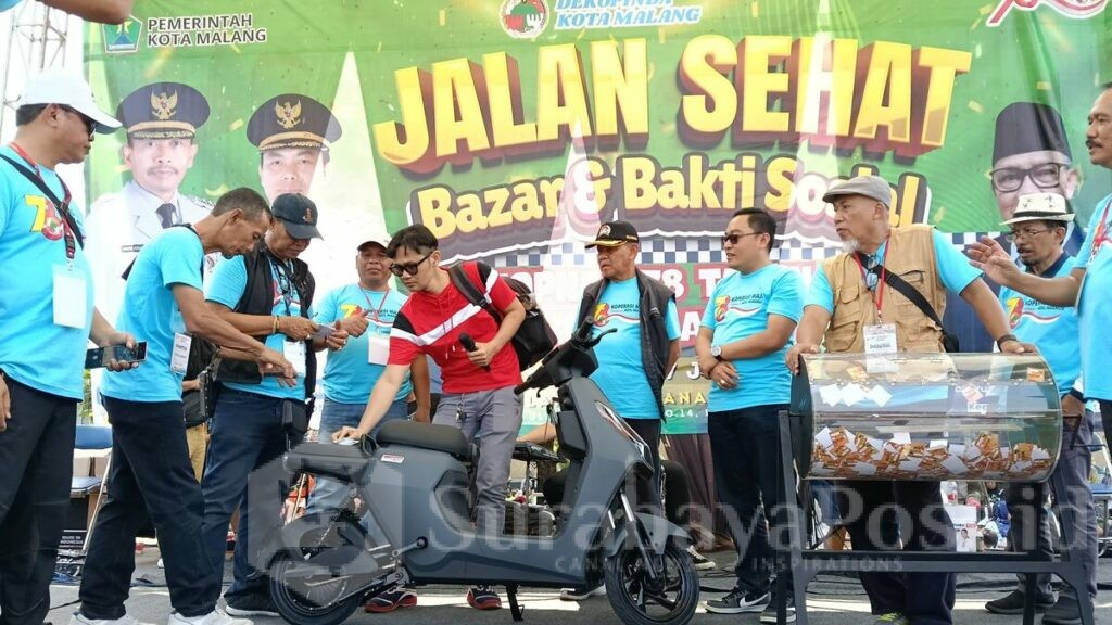 Salah satu peserta beruntung mendapatkan door prize utama