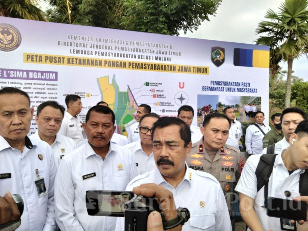 Disela kunjungannya, Menteri Imipas, Agus Andrianto memberikan keterangan kepada wartawan